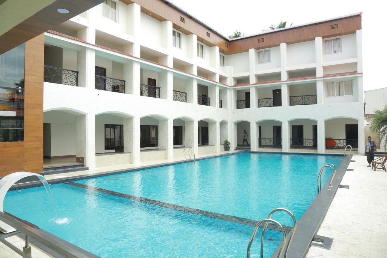 Hotel The Riviera Theni Allinagaram Exterior foto