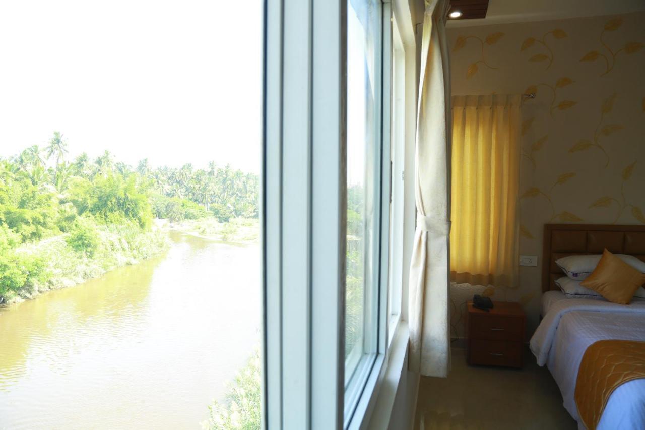Hotel The Riviera Theni Allinagaram Exterior foto