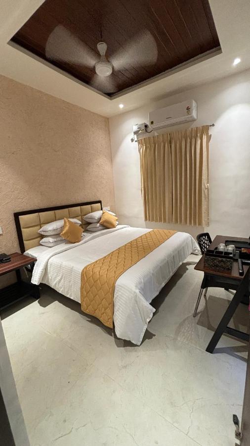 Hotel The Riviera Theni Allinagaram Exterior foto