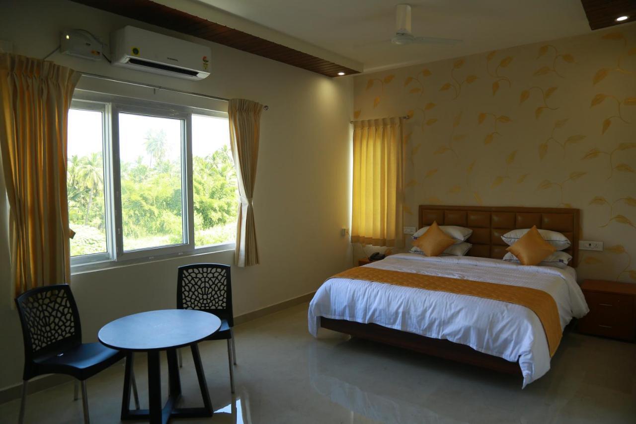 Hotel The Riviera Theni Allinagaram Exterior foto
