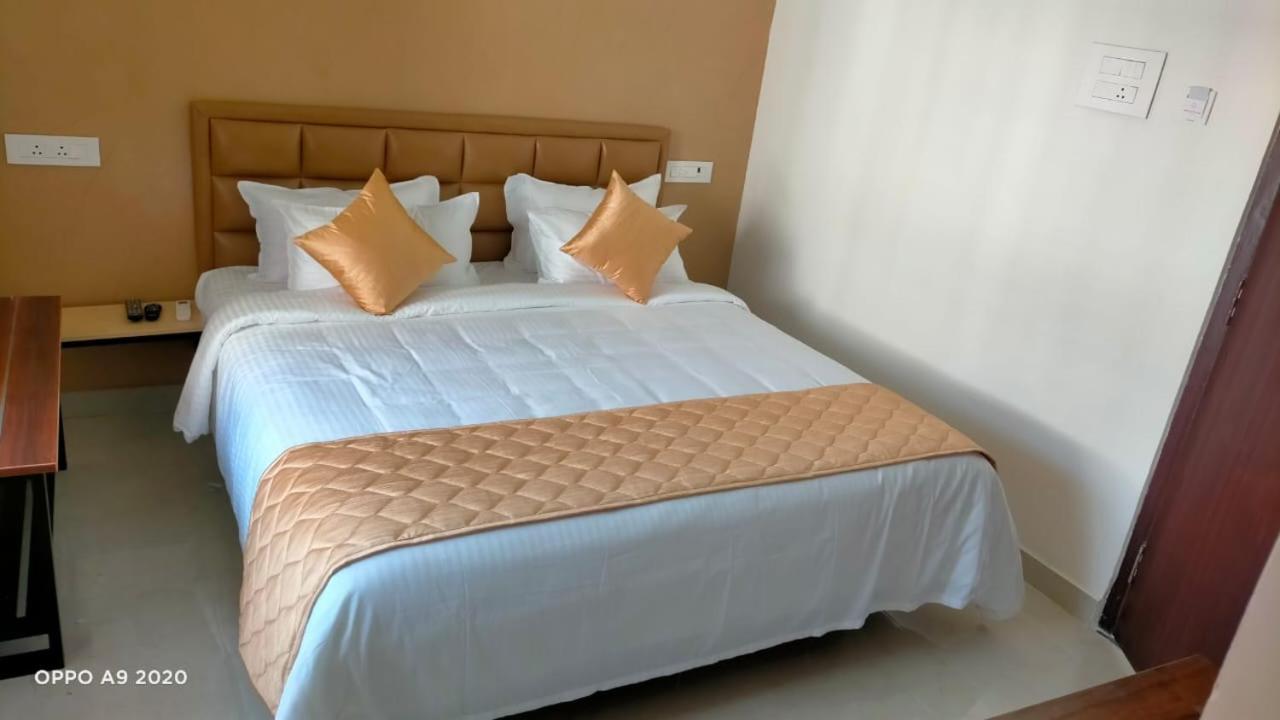 Hotel The Riviera Theni Allinagaram Exterior foto