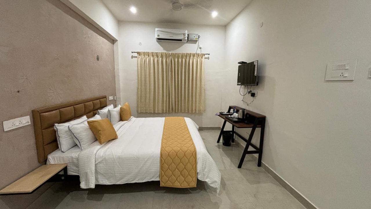Hotel The Riviera Theni Allinagaram Exterior foto