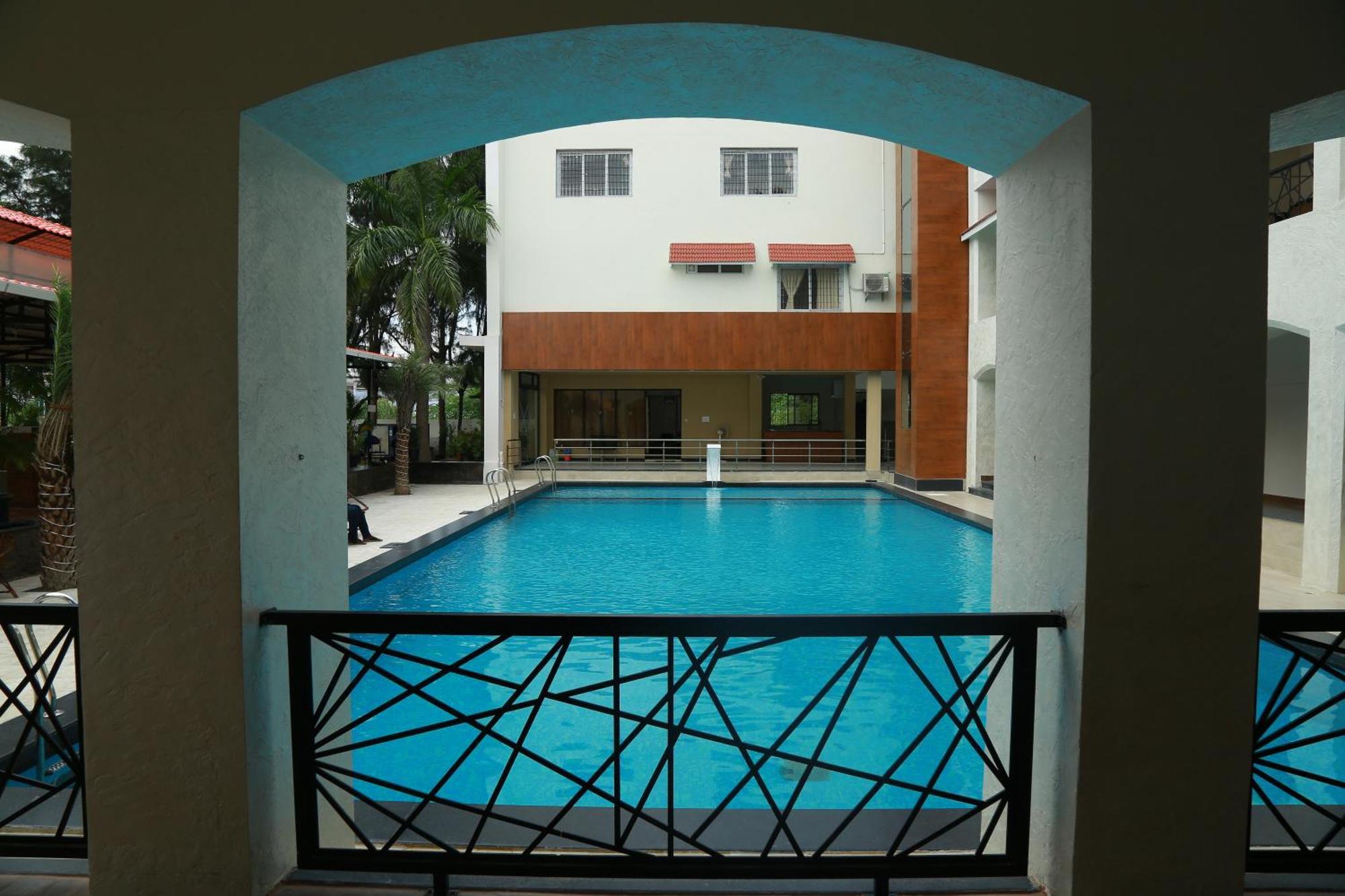 Hotel The Riviera Theni Allinagaram Exterior foto